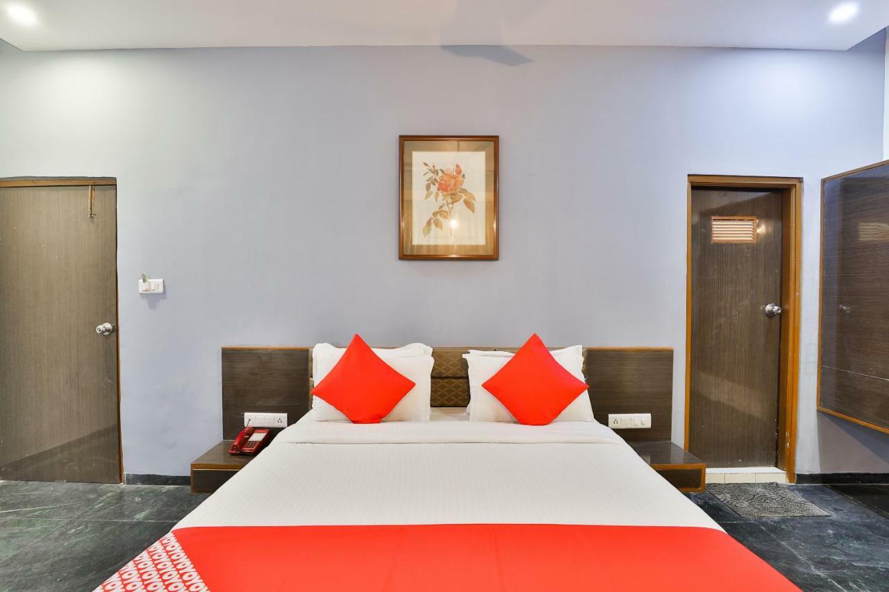 Hotel Chicago Ahmedabad Exterior photo