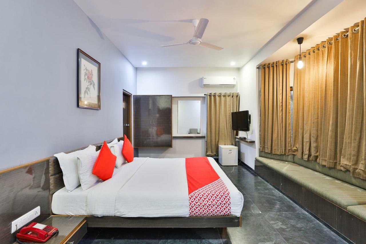 Hotel Chicago Ahmedabad Exterior photo