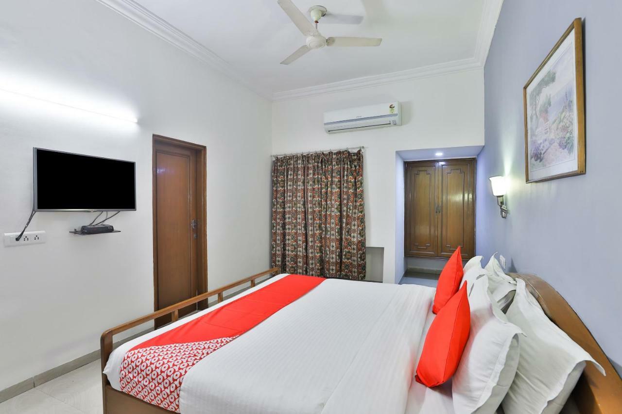 Hotel Chicago Ahmedabad Exterior photo