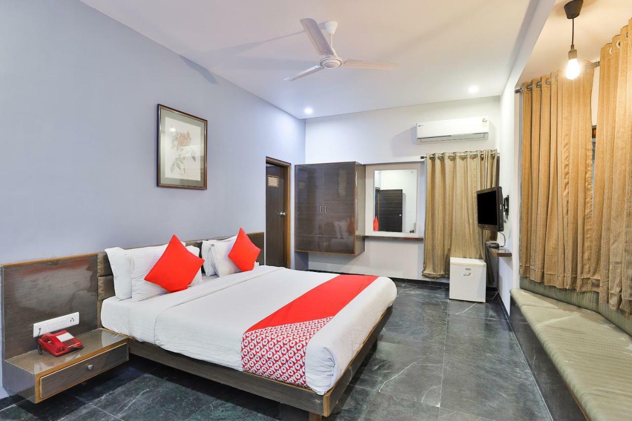 Hotel Chicago Ahmedabad Exterior photo