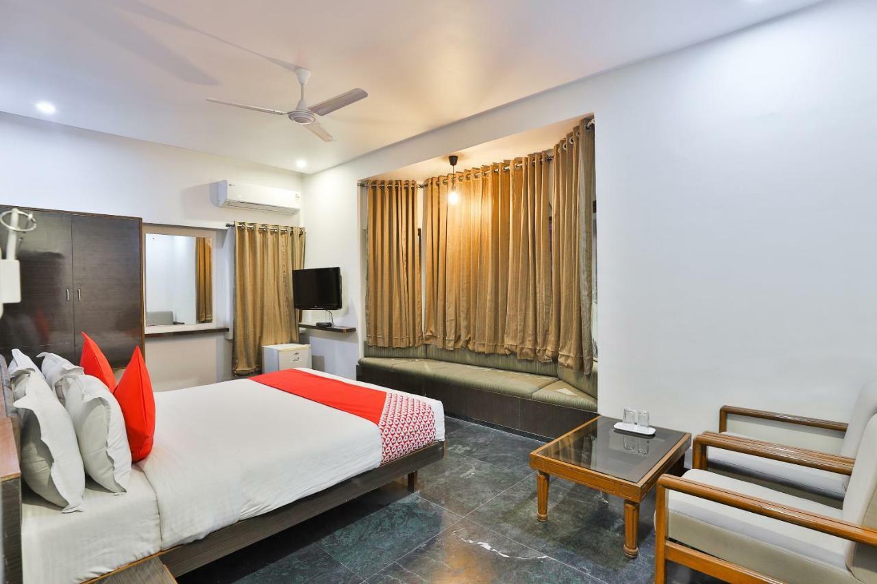 Hotel Chicago Ahmedabad Exterior photo