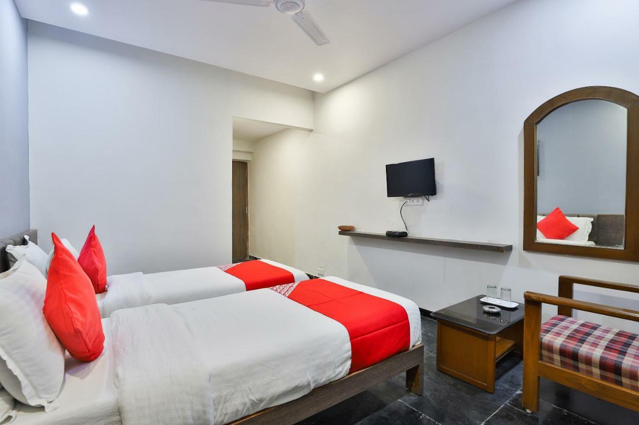 Hotel Chicago Ahmedabad Exterior photo